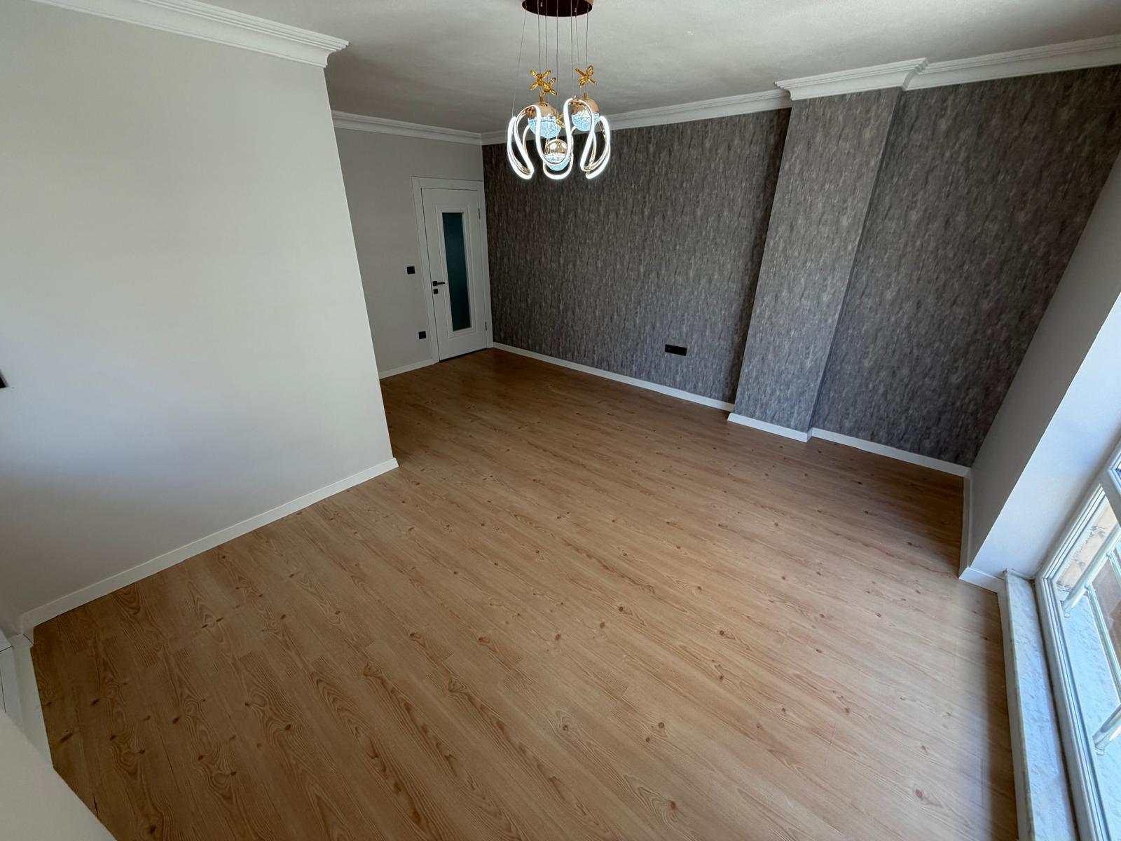 ALTINKUMDA CADDE ÜZERİNDE GÖZ DOLDURAN 2+1 DAİRE - Görsel 1