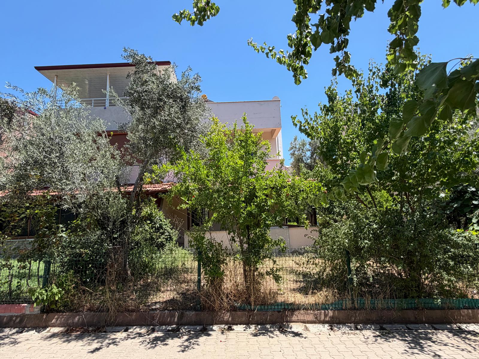 GÜRE DENİZ TARAFINDA DAİRE FİYATINA TRİPLEKS VİLLA - Görsel 3
