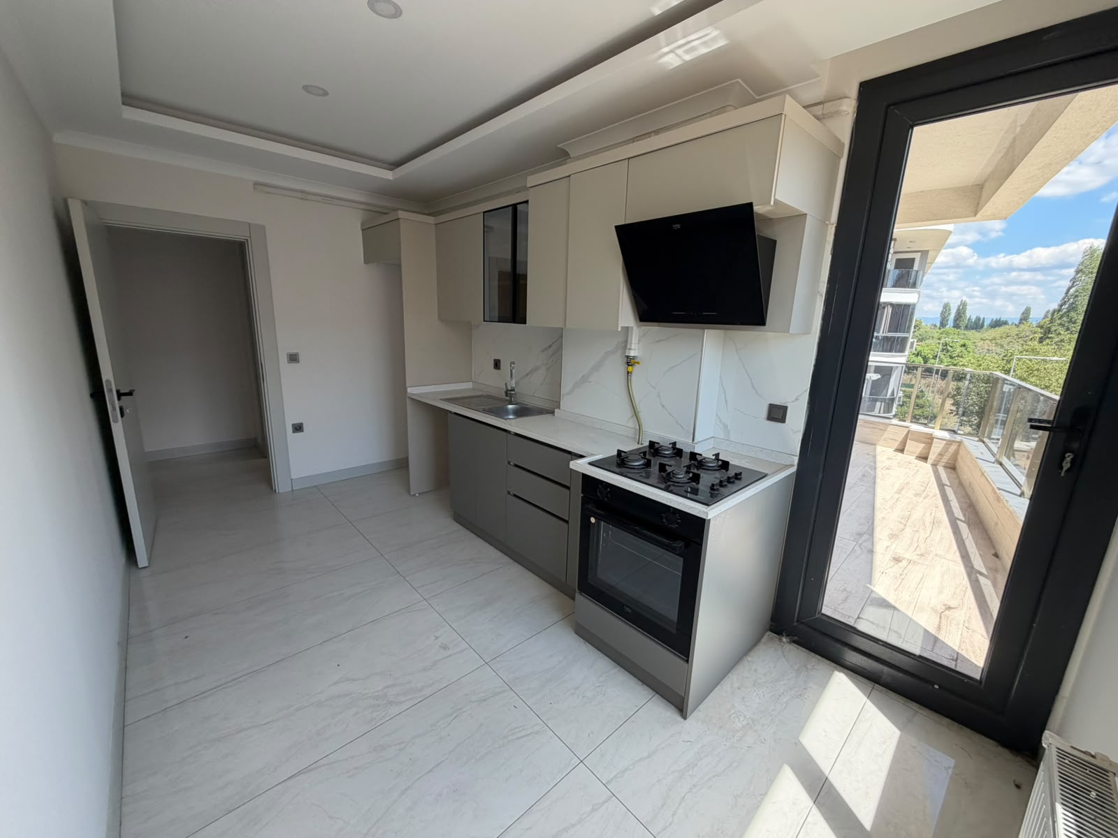 ALTINKUMDA ARA KAT ÖN CEPHE 2+1 AYRI MUTFAK LÜX DAİRE - Görsel 10