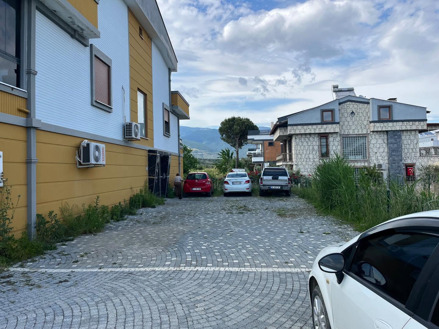 GÜRE AKÇAY YOLU ÜZERİNDE ÖNÜ KAPANMAZ  3 ODA 1 SALON 2 AYRI MUTFAKLI DUBLEKS DAİRE - Görsel 2