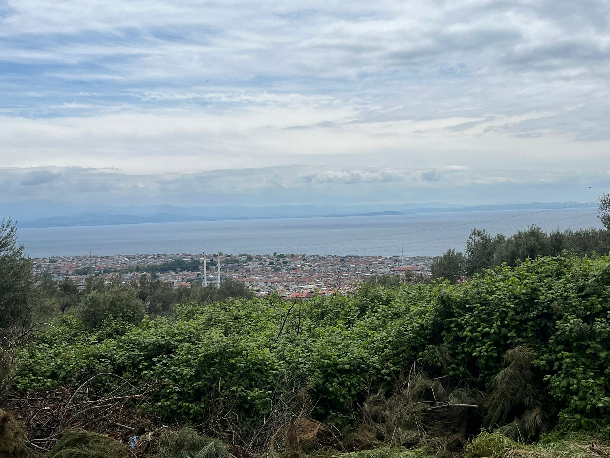 ALTINOLUKTA 650 M2 MUHTEŞEM DENİZ VE ŞEHİR MANZARALI KÖŞE ARSA - Görsel 8