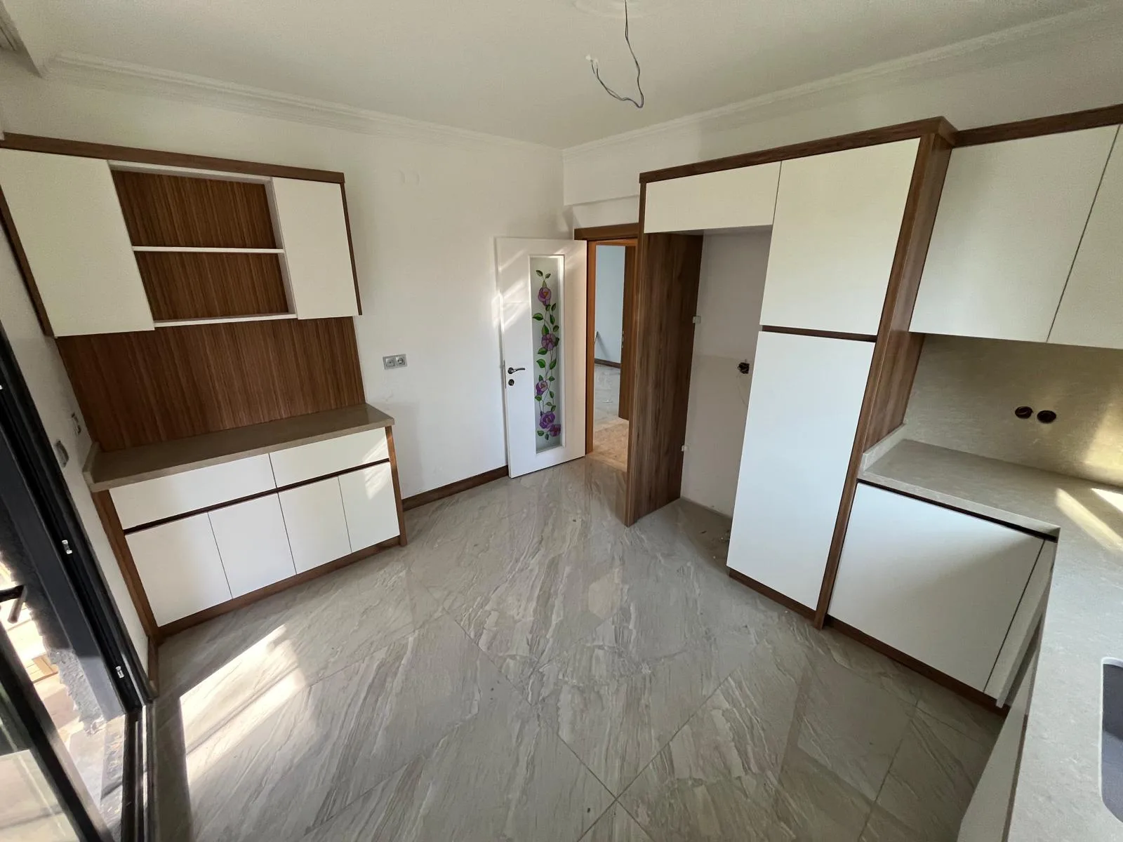 GÜRE İSKELE SAHİLİNDE BİRİNCİ MİGROSUN KÖŞESİNDE MÜSTAKİL TRİPLEX VİLLA - Görsel 24