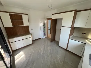 GÜRE İSKELE SAHİLİNDE BİRİNCİ MİGROSUN KÖŞESİNDE MÜSTAKİL TRİPLEX VİLLA - Görsel 24