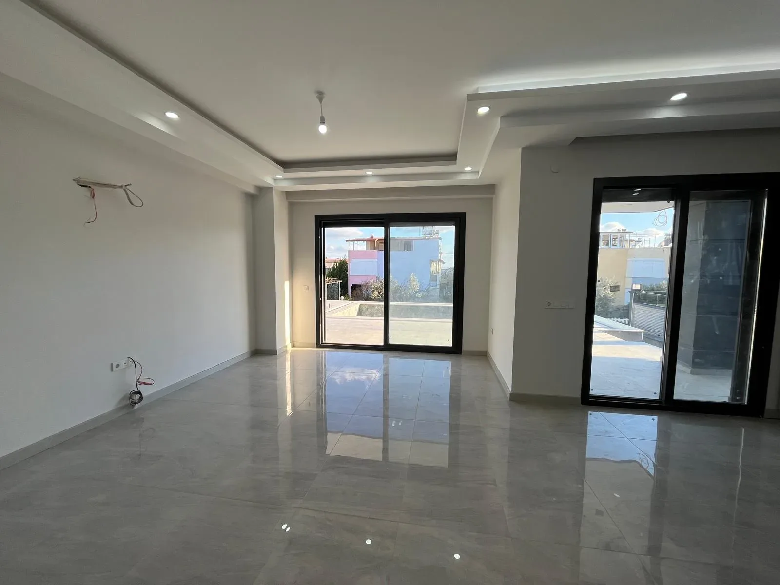 GÜRE SAHİLİNDE TAM MÜSTAKİL SAUNALI FOURLEX DENİZ MANZARALI KAPALI GARAJLI ULTRA LÜX VİLLA - Görsel 20