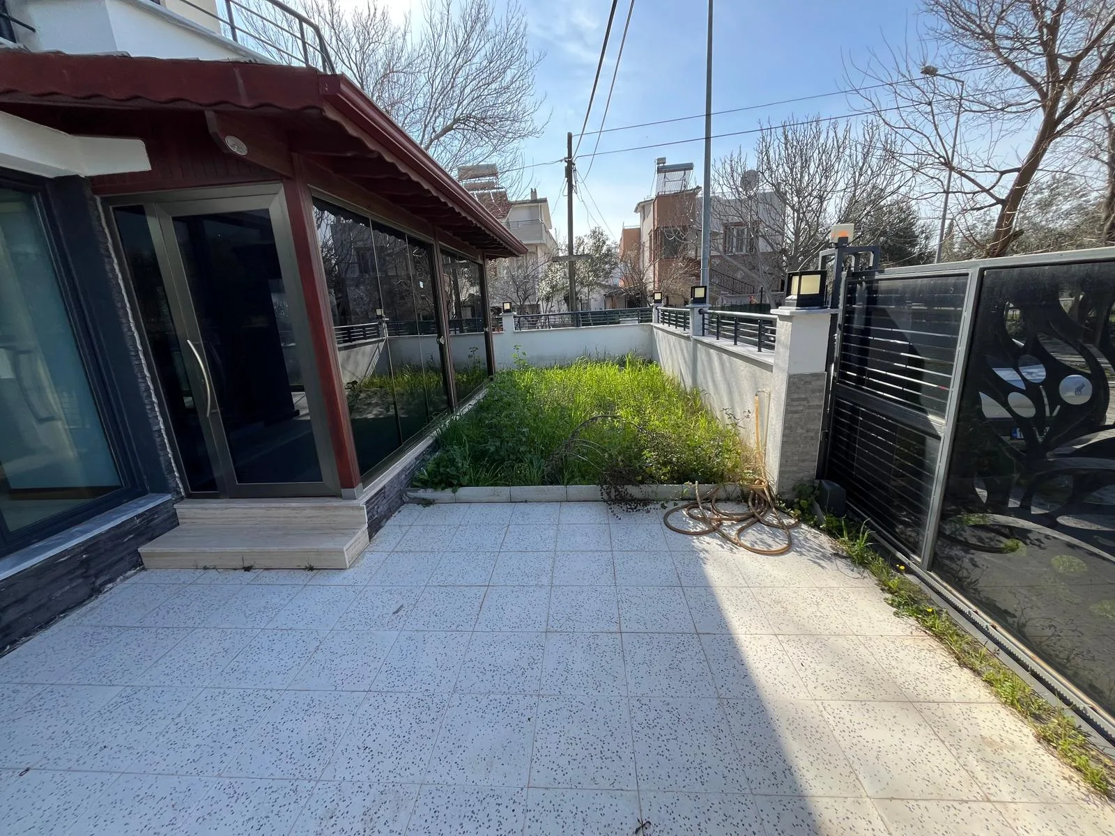 GÜRE İSKELE SAHİLİNDE BİRİNCİ MİGROSUN KÖŞESİNDE MÜSTAKİL TRİPLEX VİLLA - Görsel 26