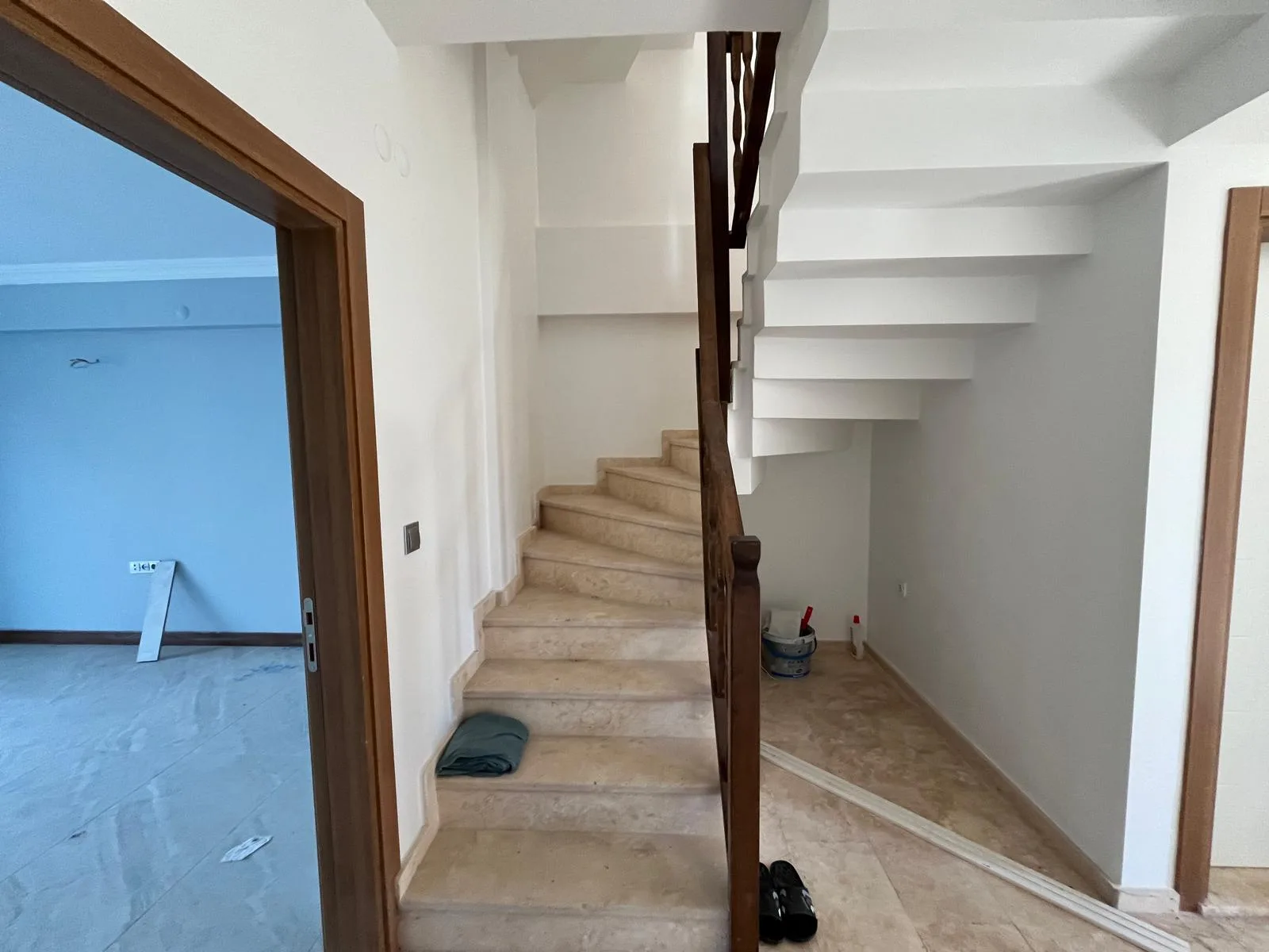 GÜRE İSKELE SAHİLİNDE BİRİNCİ MİGROSUN KÖŞESİNDE MÜSTAKİL TRİPLEX VİLLA - Görsel 23