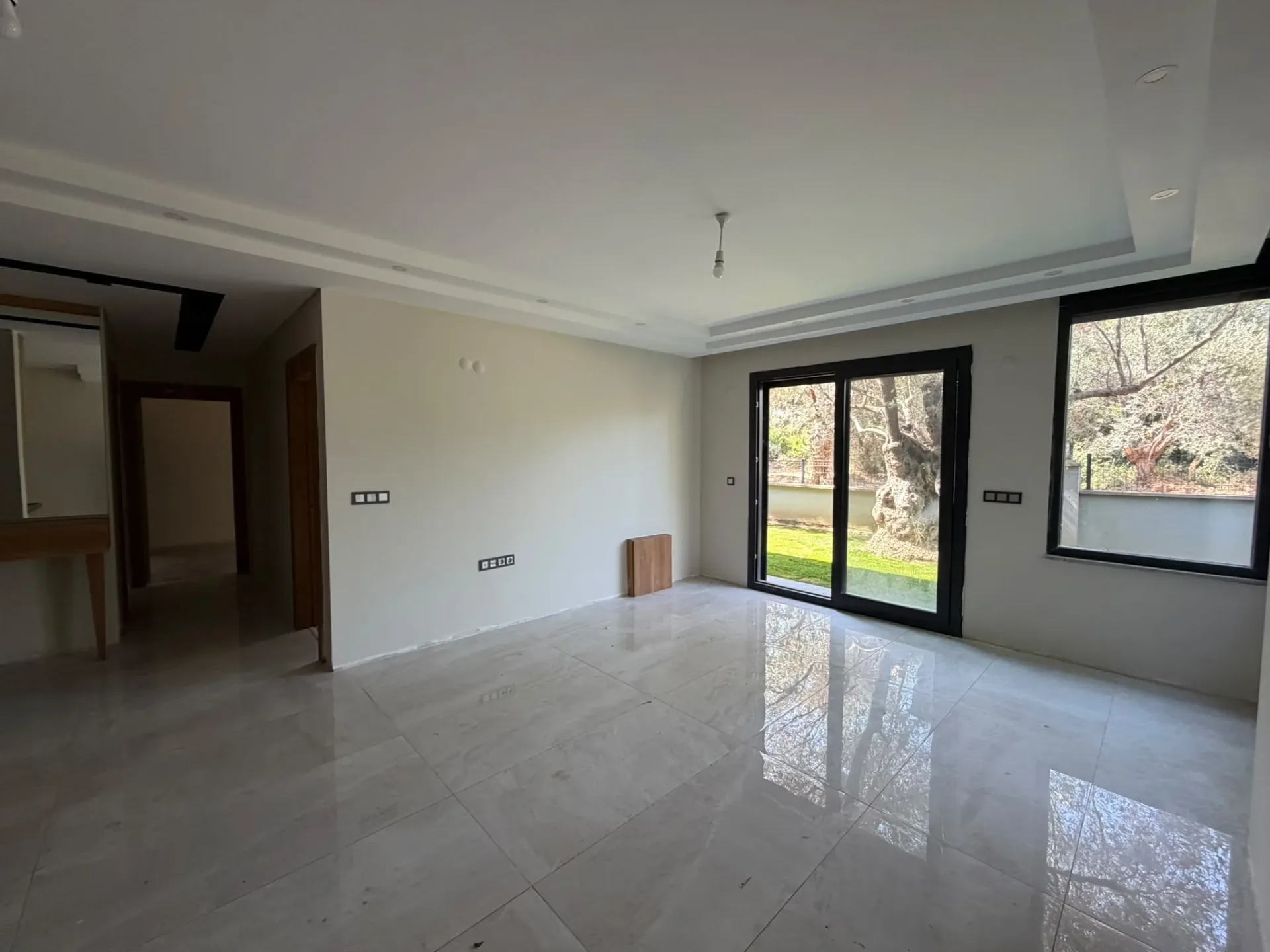ALTINOLUK SAHİLİNDE  BAHÇE KULLANIMLI DENİZE 200 METRE MESAFEDE MUHTEŞEM DAİRE - Görsel 8