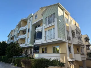 AKÇAYDA DENİZE ÇOK YAKIN ÖZEL MİMARİSİYLE ETKİLEYEN OTOPARKLI DUBLEKS - Görsel 2