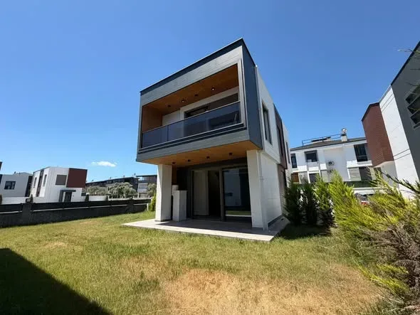 GÜRE SAHİLDE ULTRA LÜX SİTE İÇERİSİNDE TAM BAĞIMSIZ MÜSTAKİL VİLLA