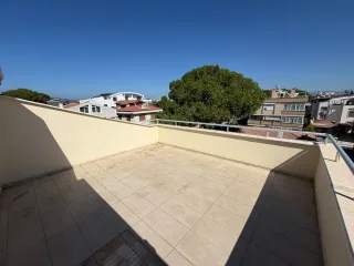 AKÇAYDA DENİZE 30 METRE MESAFEDE GENÇ VE KEYİFLİ VİLLA - Görsel 38
