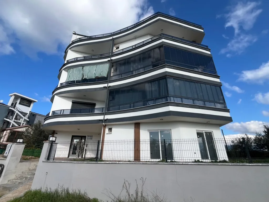 AKÇAY MERKEZDE İZMİR ÇANAKKALE OTOBANINA CEPHELİ 2+1 DUBLEX SIFIR DAİRE - Görsel 3