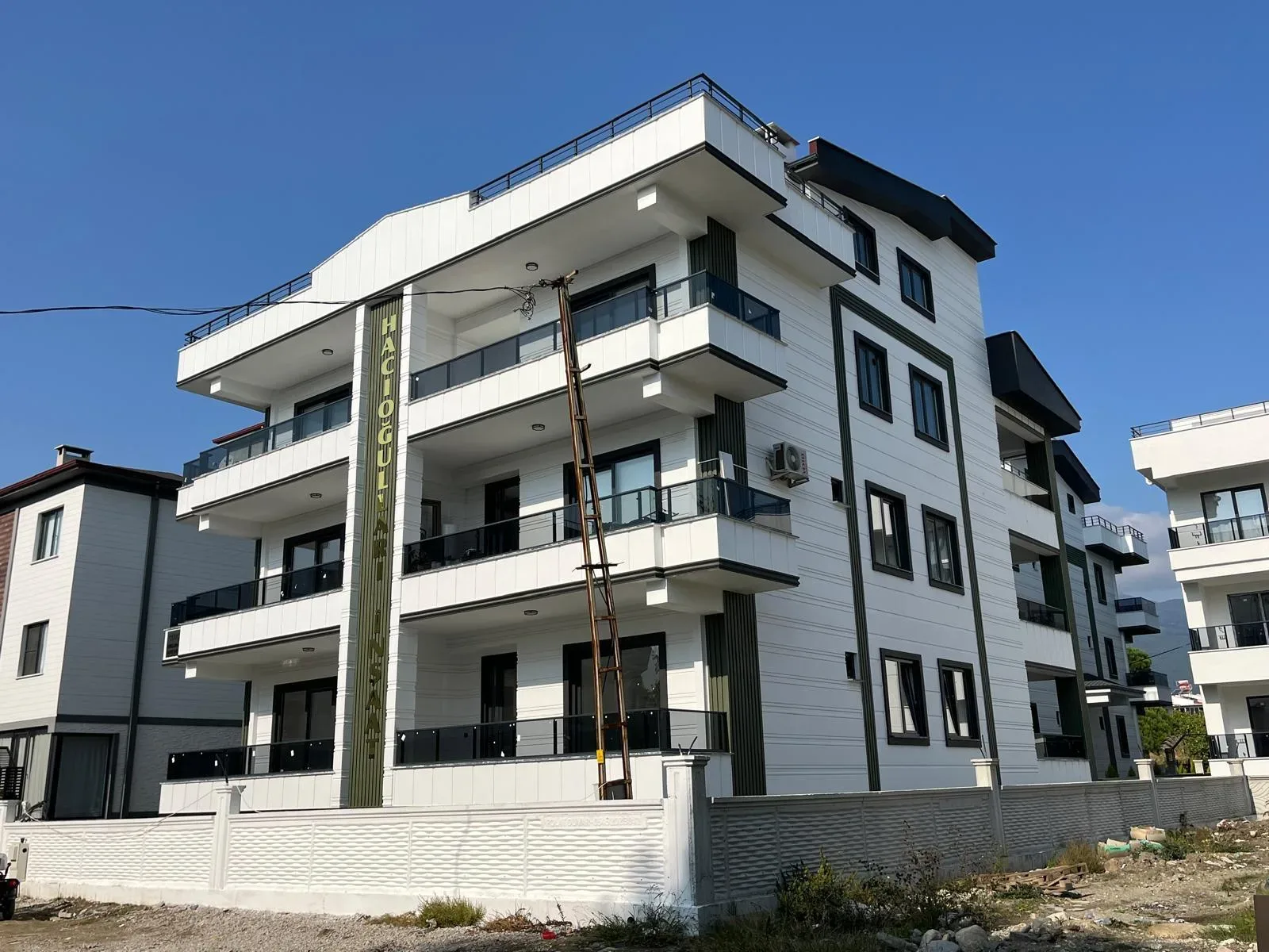 AKÇAY CEMİL TEMEL MAHALLESİNDE 3+1 SIFIR DUBLEKS DAİRE