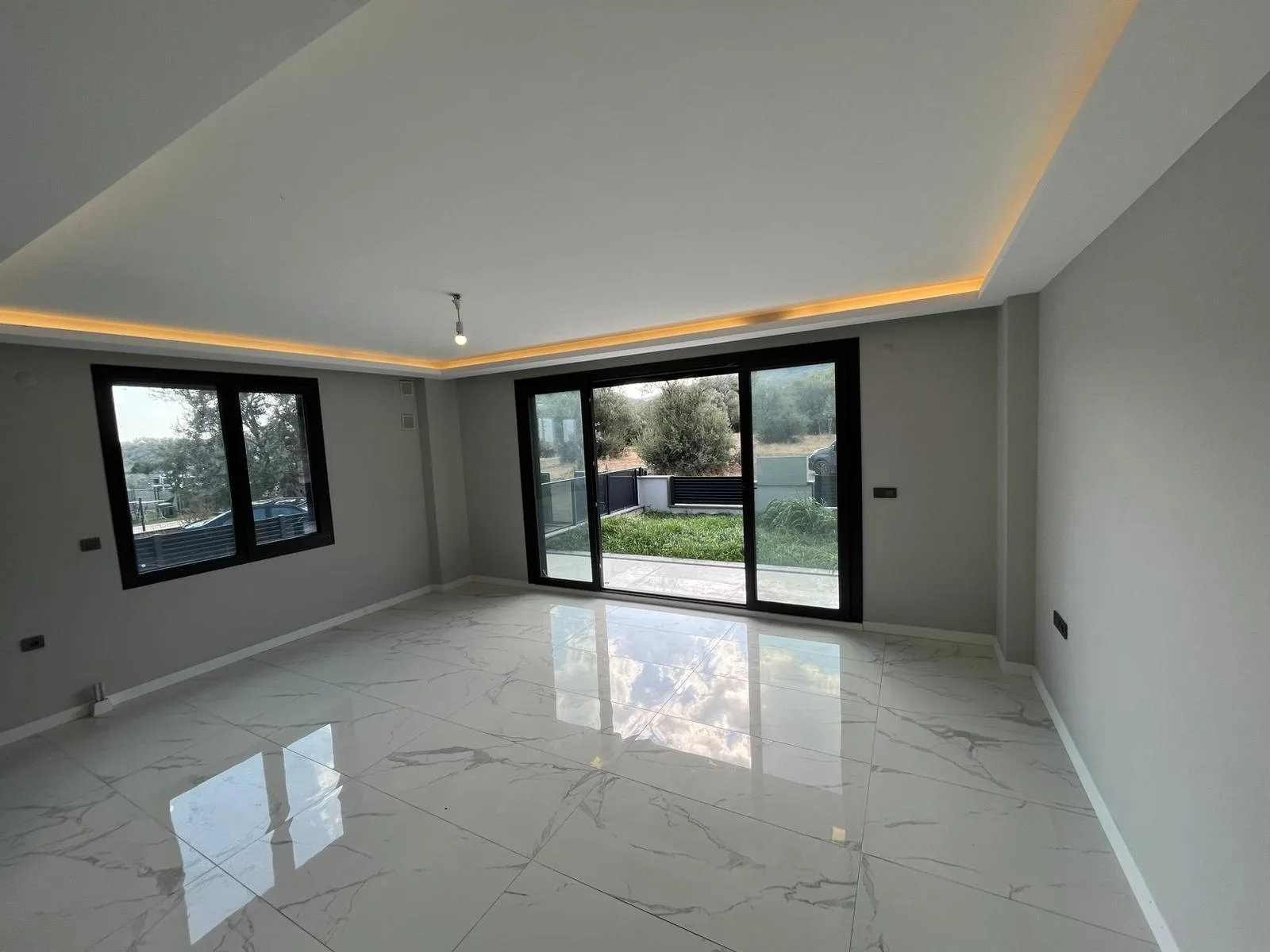 GÜRE KAVURMACILAR YOLUNDA DAĞ VE DENİZ MANZARALI 3+1 LÜX TRİPLEX VİLLA - Görsel 9