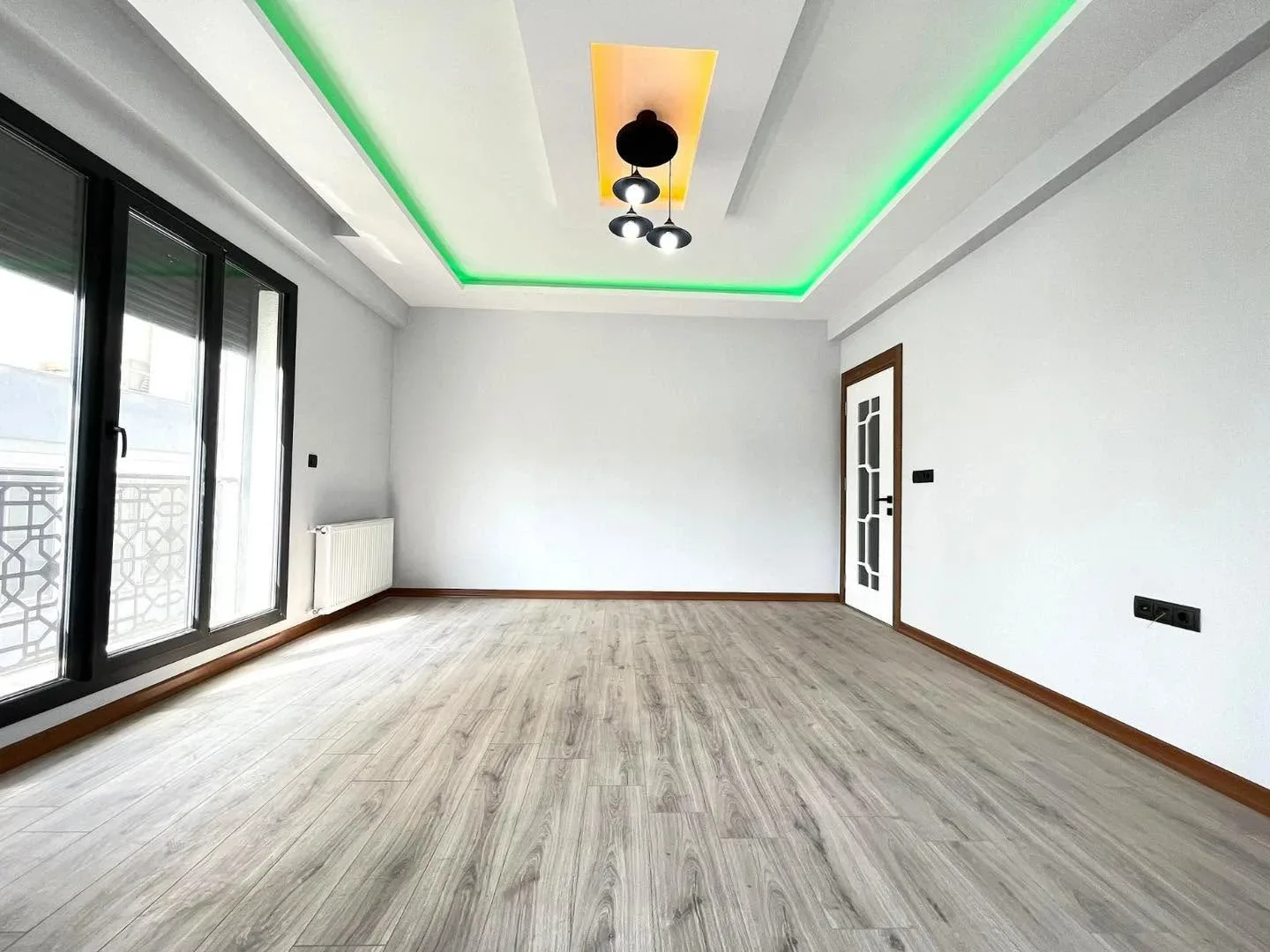 AKÇAY ALTINKUM MAHALLESİNDE 2+1 AYRI MUTFAK EBEVEYN BANYOLU GENİŞ ARA KAT LÜKS DAİRE - Görsel 13