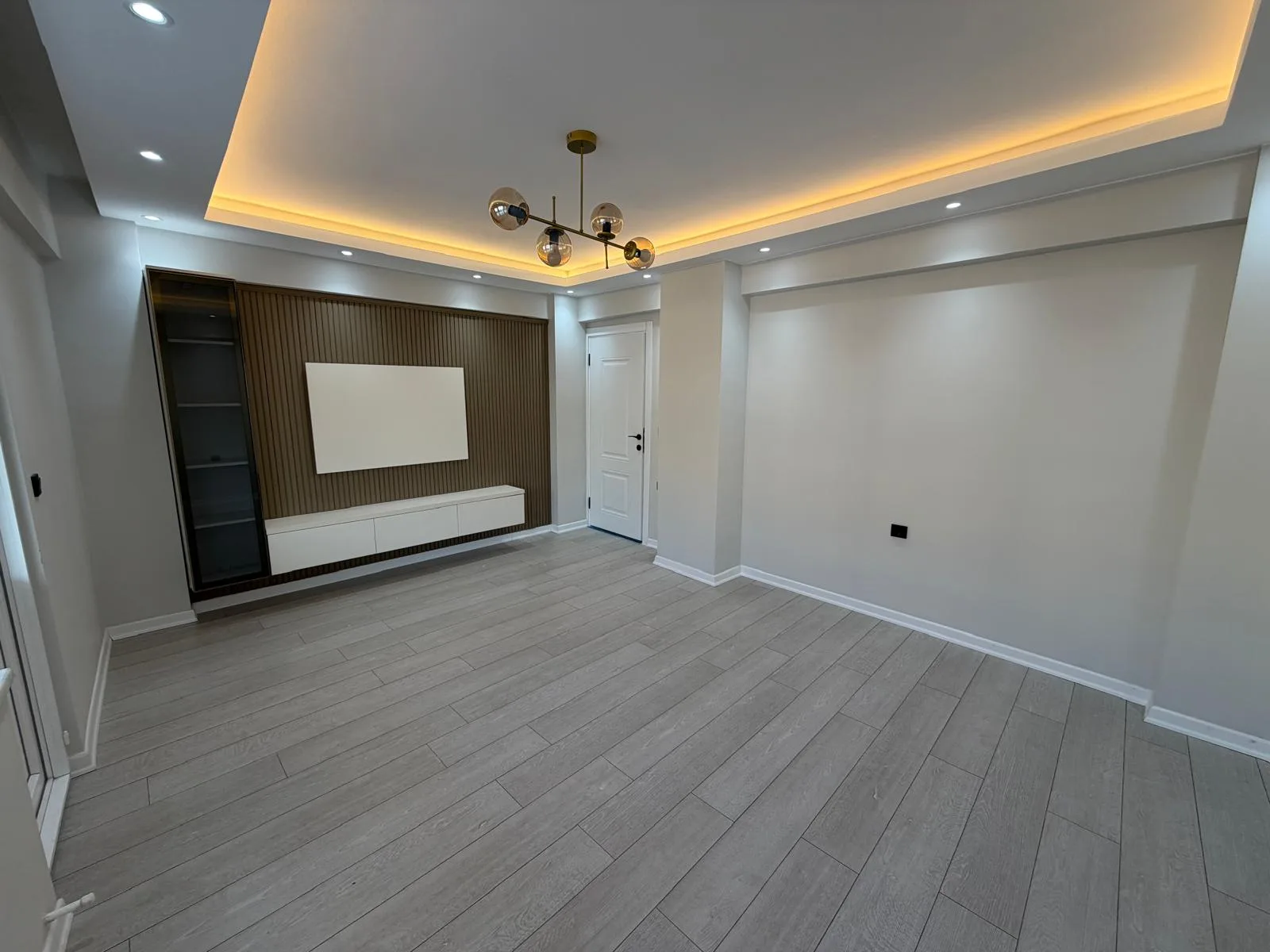 AKÇAYDA MERKEZİ LOKASYON FULL DEKORASYONLU 3+1 ARA KAT DAİRE - Görsel 6