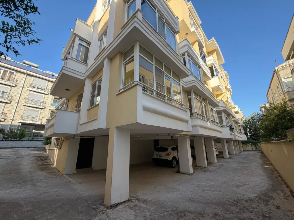 AKÇAYDA DENİZE ÇOK YAKIN ÖZEL MİMARİSİYLE ETKİLEYEN OTOPARKLI DUBLEKS - Görsel 4
