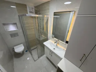 AKÇAYDA MERKEZİ LOKASYON FULL DEKORASYONLU 3+1 ARA KAT DAİRE - Görsel 14