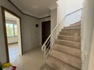 AKÇAYDA DENİZE ÇOK YAKIN ÖZEL MİMARİSİYLE ETKİLEYEN OTOPARKLI DUBLEKS - Görsel 13