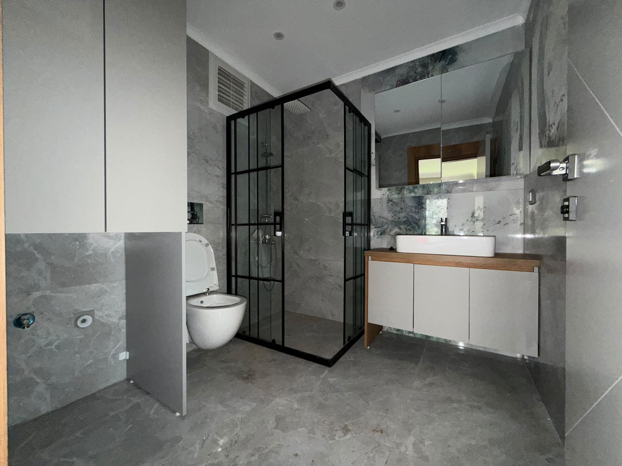 ALTINOLUK SAHİLİNDE  BAHÇE KULLANIMLI DENİZE 200 METRE MESAFEDE MUHTEŞEM DAİRE - Görsel 20