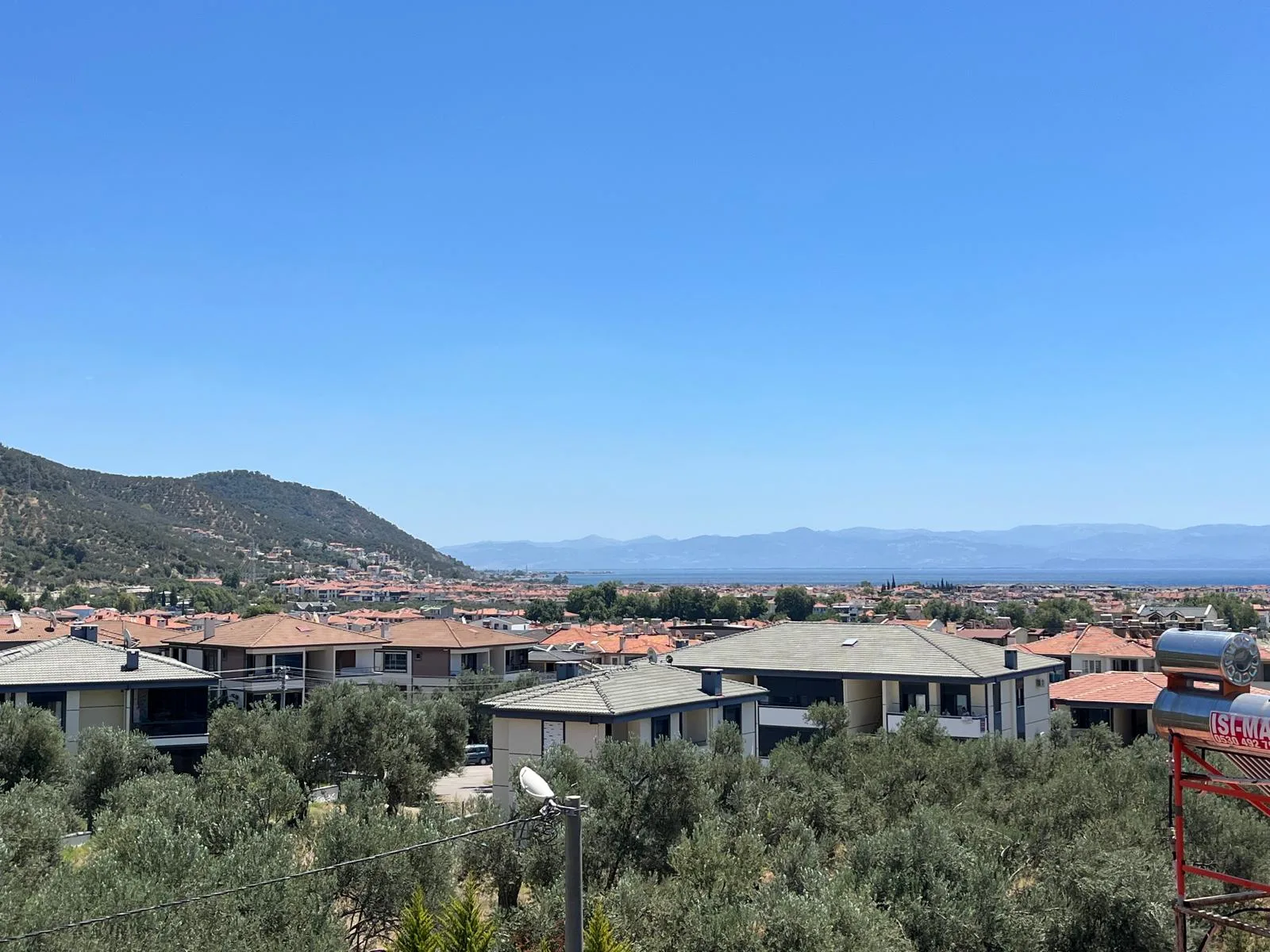 ALTINOLUK MERKEZDE FULL DENİZ MANZARALI 3+1 AYRI MUTFAK TRIPLEX GENİŞ BAHÇELİ VİLLA - Görsel 30