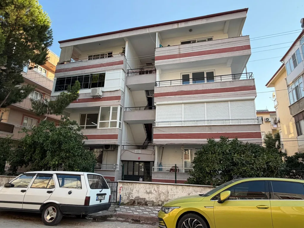 AKÇAYDA MERKEZİ LOKASYON FULL DEKORASYONLU 3+1 ARA KAT DAİRE - Görsel 1