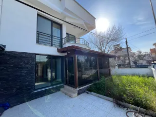 GÜRE İSKELE SAHİLİNDE BİRİNCİ MİGROSUN KÖŞESİNDE MÜSTAKİL TRİPLEX VİLLA - Görsel 7