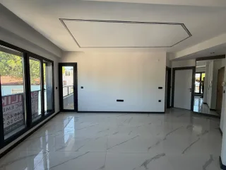 ZEYTİNLİ KÖYÜ GİRİŞİNDE SAĞLIK OCAĞI KARŞISI 1+1 GENİŞ SIFIR DAİRE - Görsel 3
