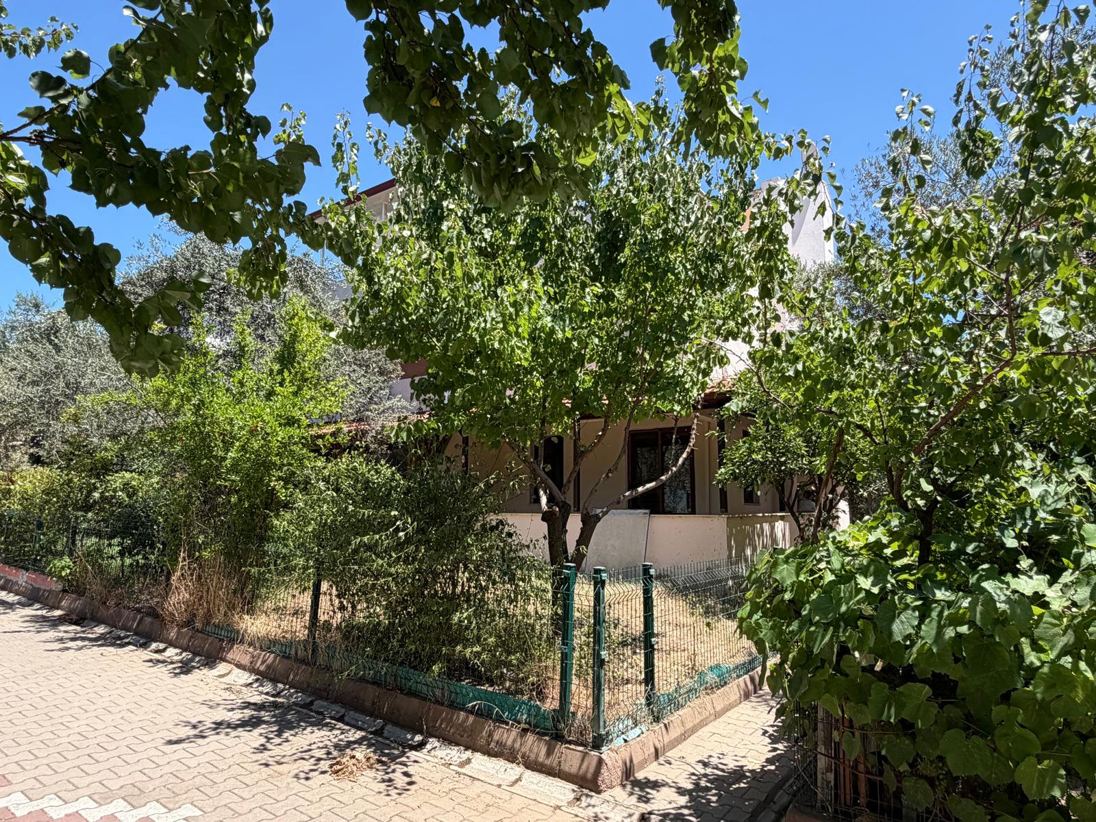 GÜRE DENİZ TARAFINDA DAİRE FİYATINA TRİPLEKS VİLLA - Görsel 1