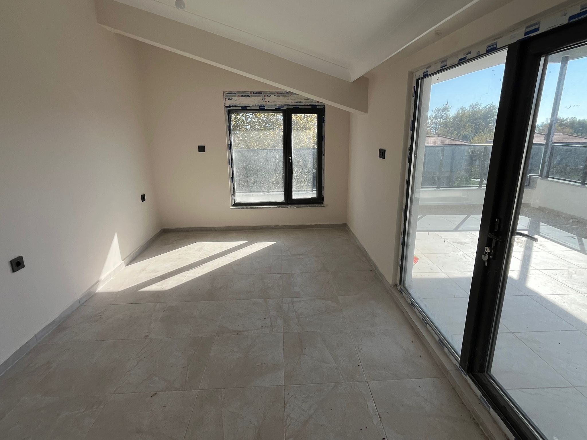 GÜREDE DENİZE SIFIR TADINDA 3+1 TRİPLEX HER ODASINDA EBEVEYN BANYOSU OLAN VİLLA - Görsel 14