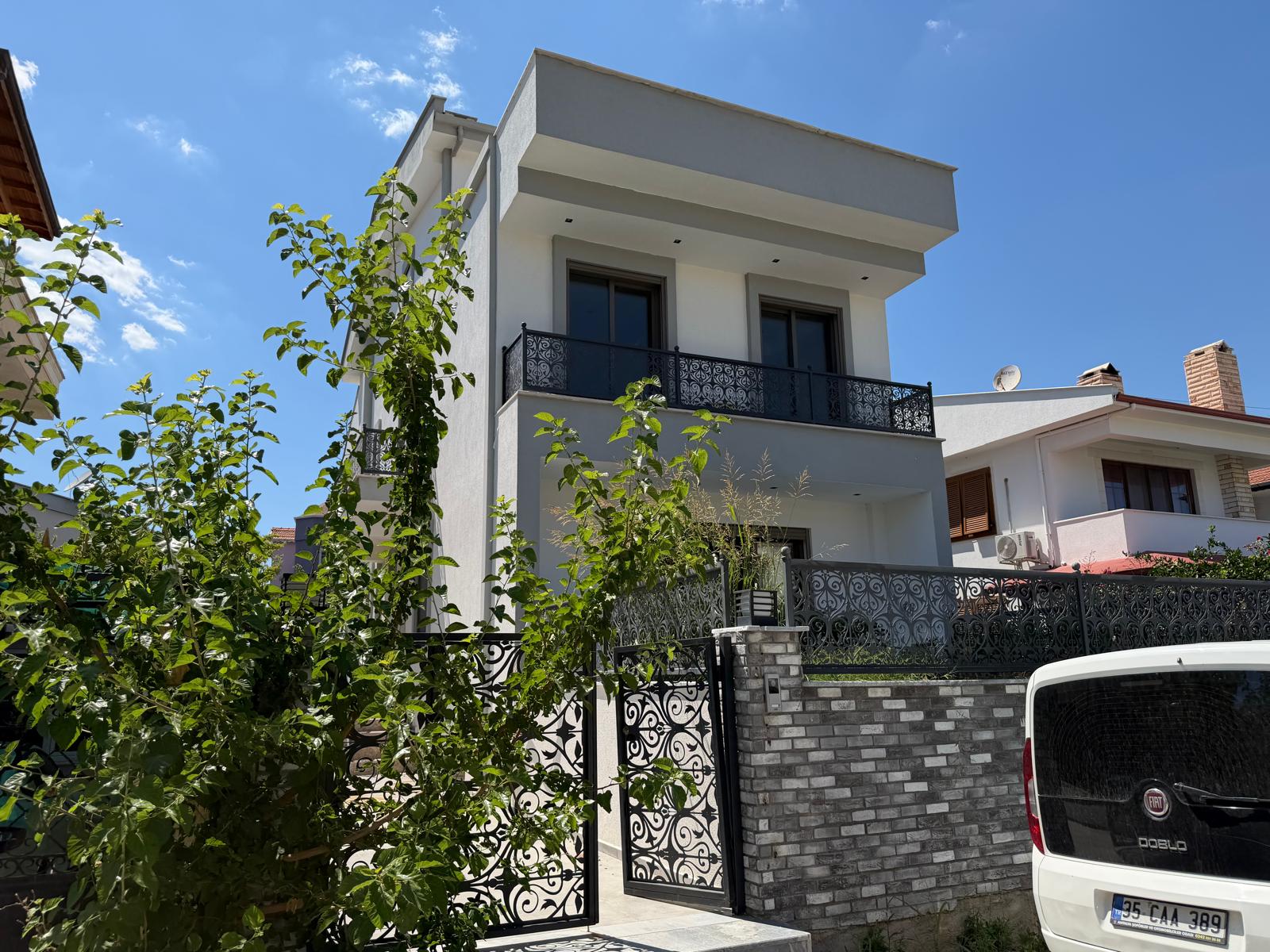 GÜRE FENERDE DENİZE 50 METRE MESAFEDE 4+1 FOURLEX LÜX VİLLA - Görsel 3