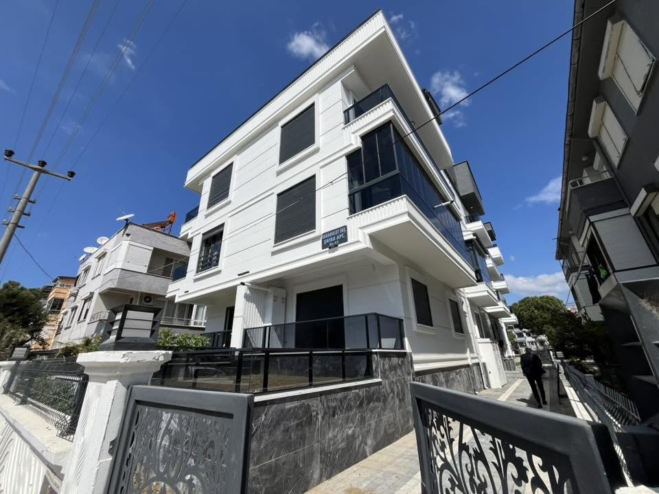 AKÇAYDA 0 BİNA DENİZE ÇOK YAKIN 2+1 CADDE ÜZERİ DAİRE - Görsel 1