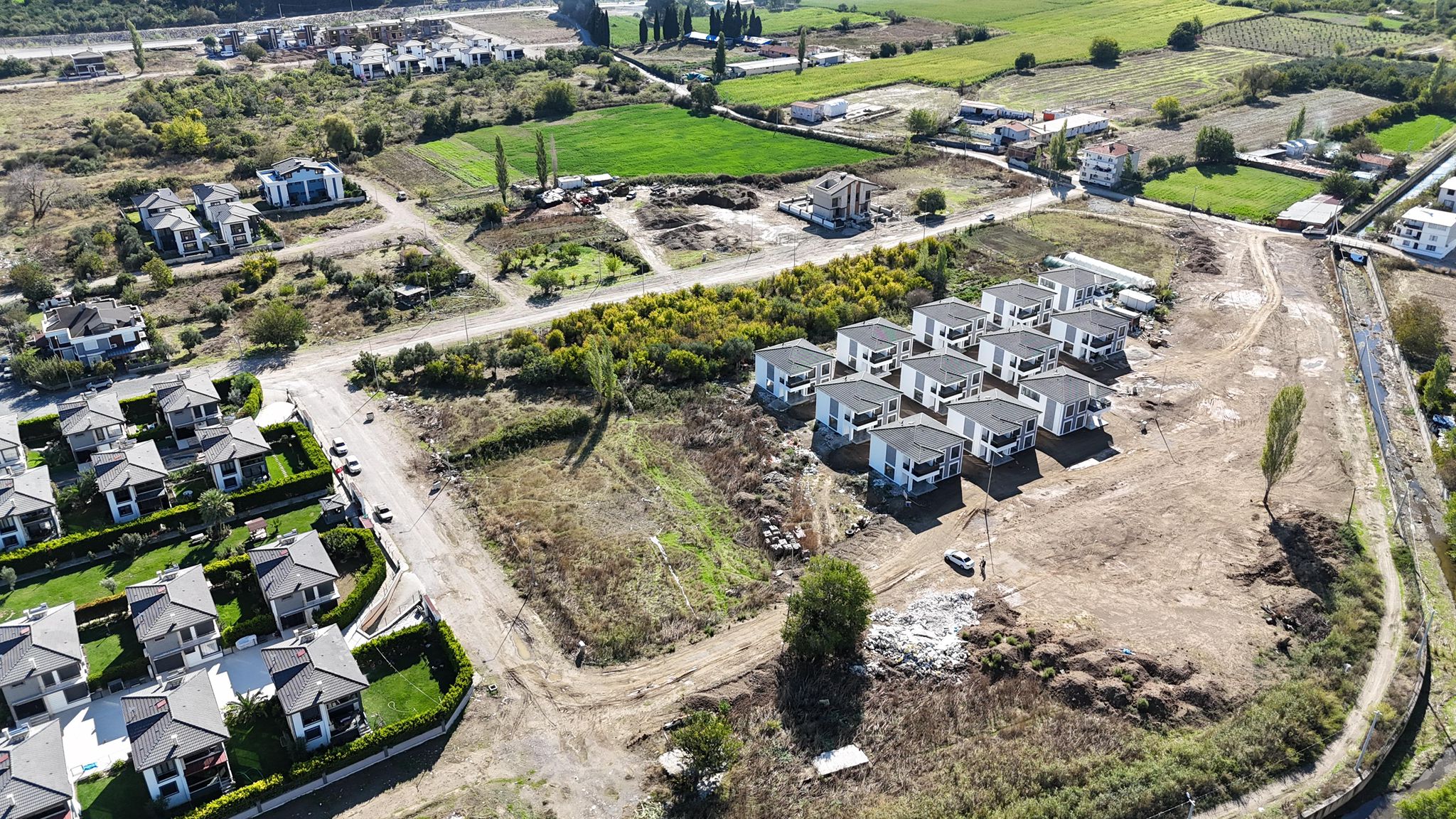 EDREMİT HAMİDİYE'DE 5 VİLLALIK YATIRIMLIK ARSA