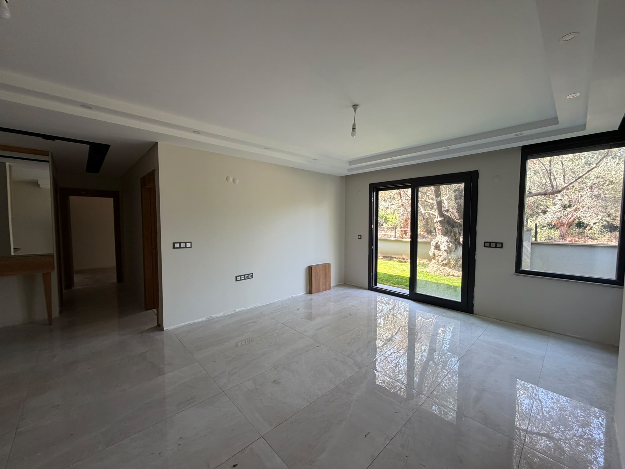 ALTINOLUK SAHİLİNDE  BAHÇE KULLANIMLI DENİZE 200 METRE MESAFEDE MUHTEŞEM DAİRE - Görsel 8